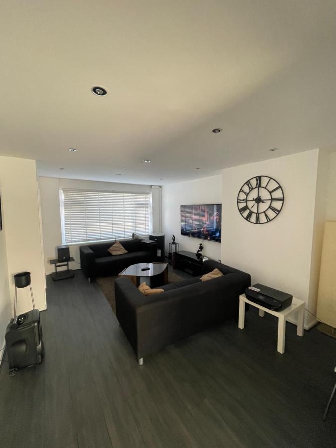 Tilbury Docks Rooms For Short Letting Екстер'єр фото