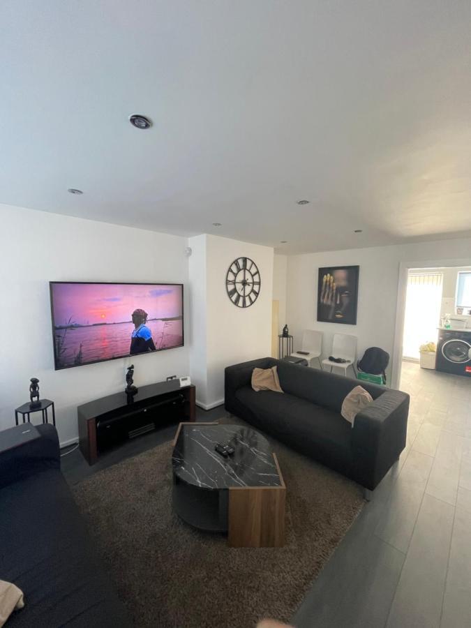 Tilbury Docks Rooms For Short Letting Екстер'єр фото