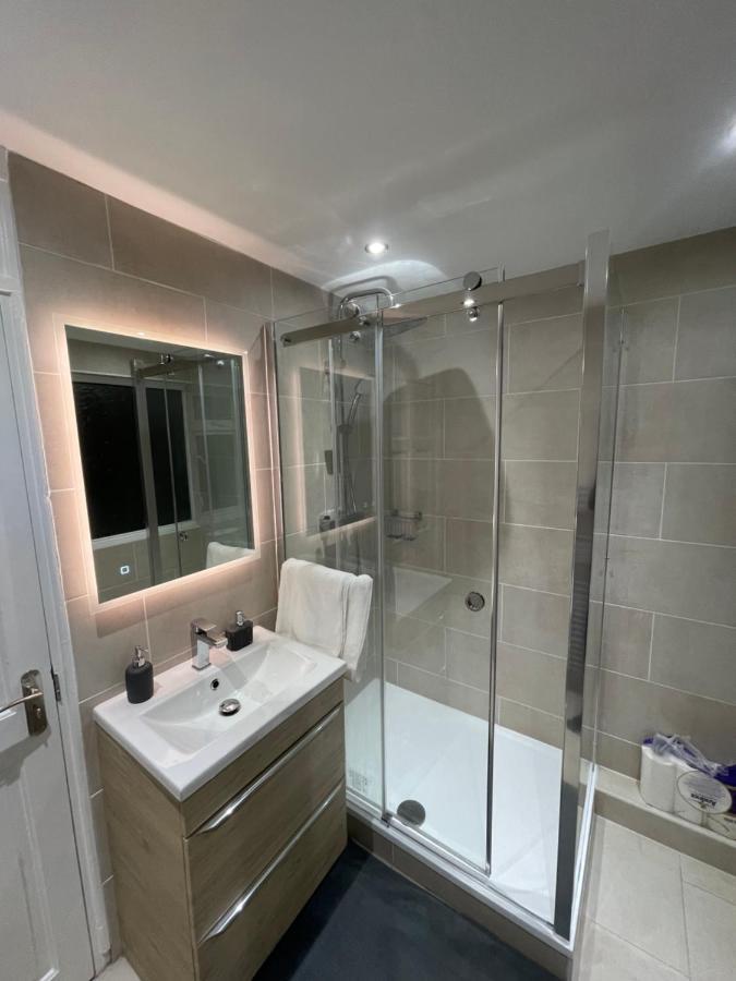 Tilbury Docks Rooms For Short Letting Екстер'єр фото