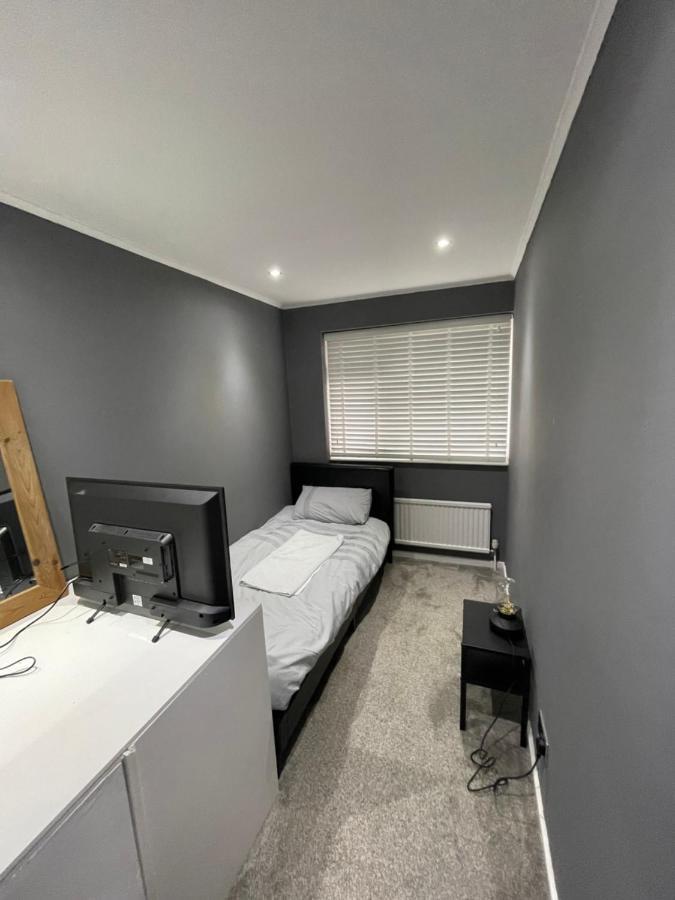 Tilbury Docks Rooms For Short Letting Екстер'єр фото